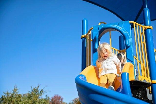 barnvakter i Umeå kan ta med barnen till ett urval av lekplatser